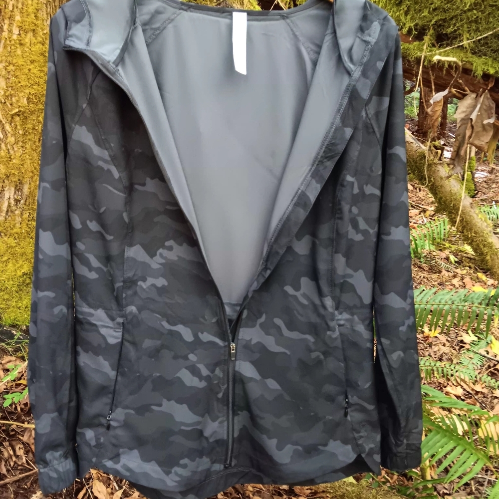 Adorable RBX Camo Women's Rain shell Jacket      Size Small    Black And Gray